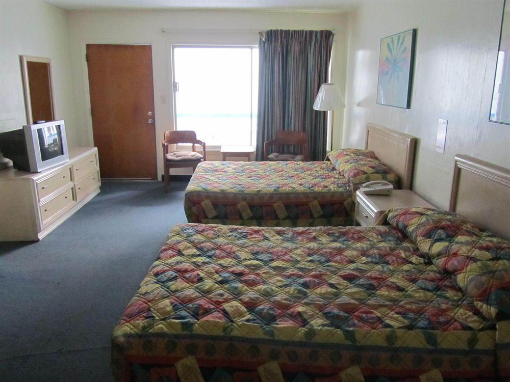 Polynesian Oceanfront Hotel Myrtle Beach Room photo
